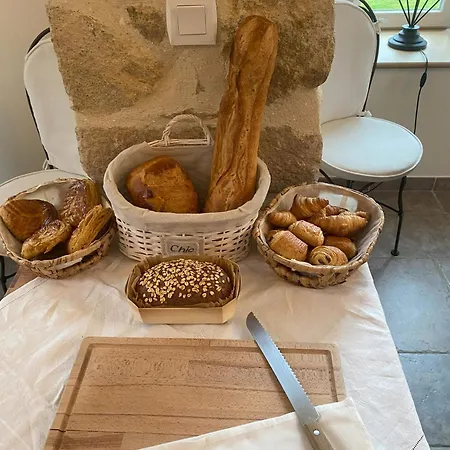 Au Chateau Bed & Breakfast La Lucerne-d'Outremer