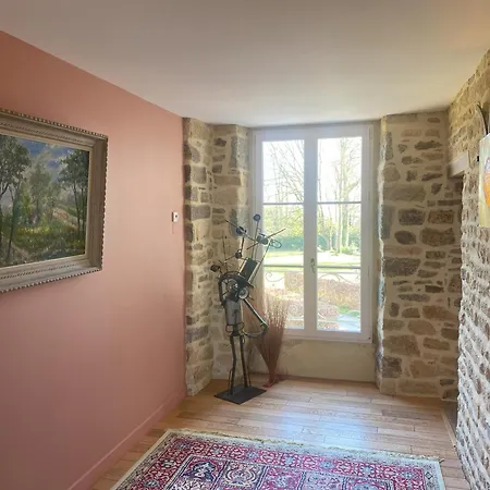 Au Chateau La Lucerne-dʼOutremer