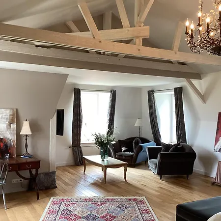 Au Chateau La Lucerne-dʼOutremer