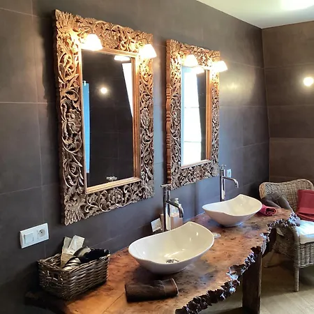 Nocleg ze śniadaniem Au Chateau La Lucerne-dʼOutremer