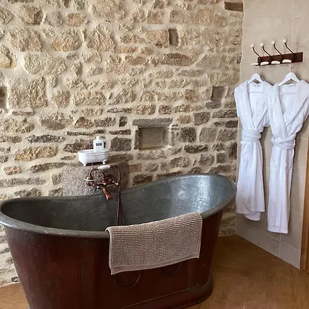 城堡酒店 4* La Lucerne-dʼOutremer