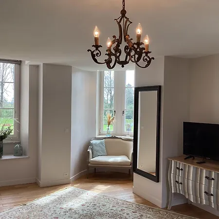 לינה וארוחת בוקר Au Chateau 4*