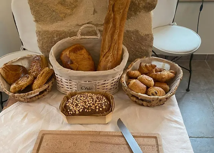 Au Chateau Nocleg ze śniadaniem La Lucerne-dʼOutremer