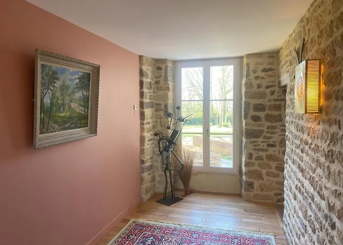 Au Chateau La Lucerne-dʼOutremer