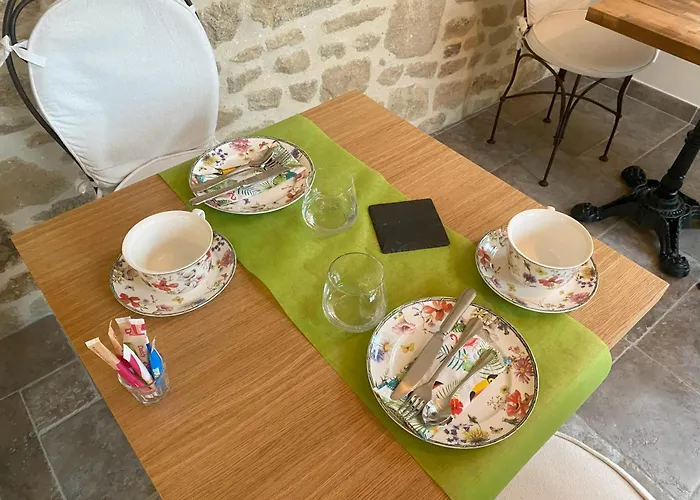 Au Chateau 4* La Lucerne-dʼOutremer